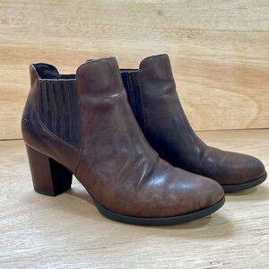 Women’s 9.5 Born Leather Ankle Boot